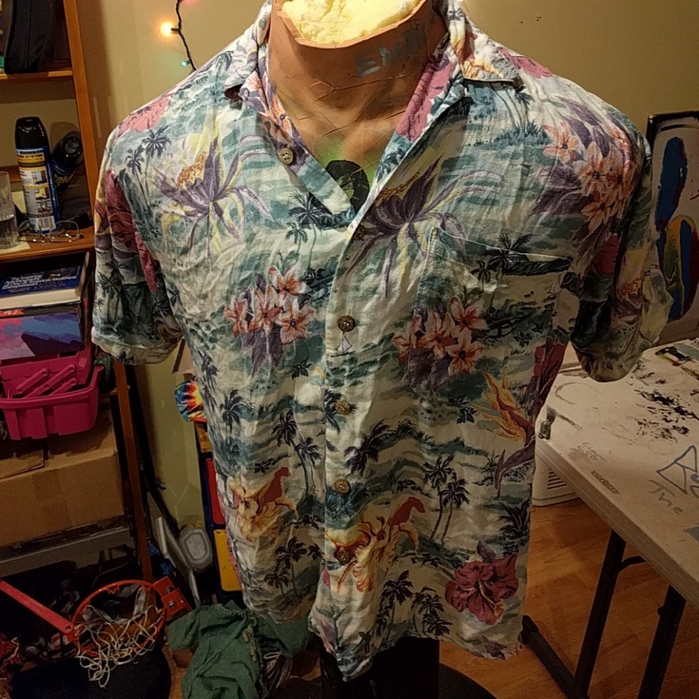 Gorgeous Floral print vacation button down tee